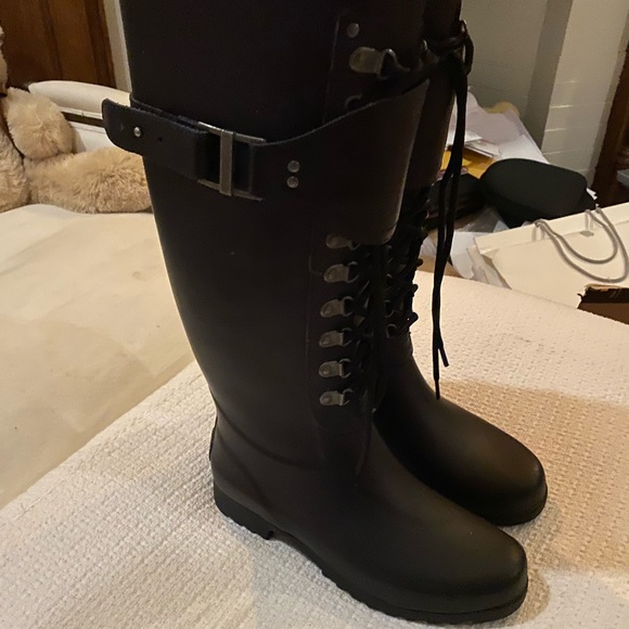 UGG RAIN BOOTS SIZE 6 - Picture 2 of 6